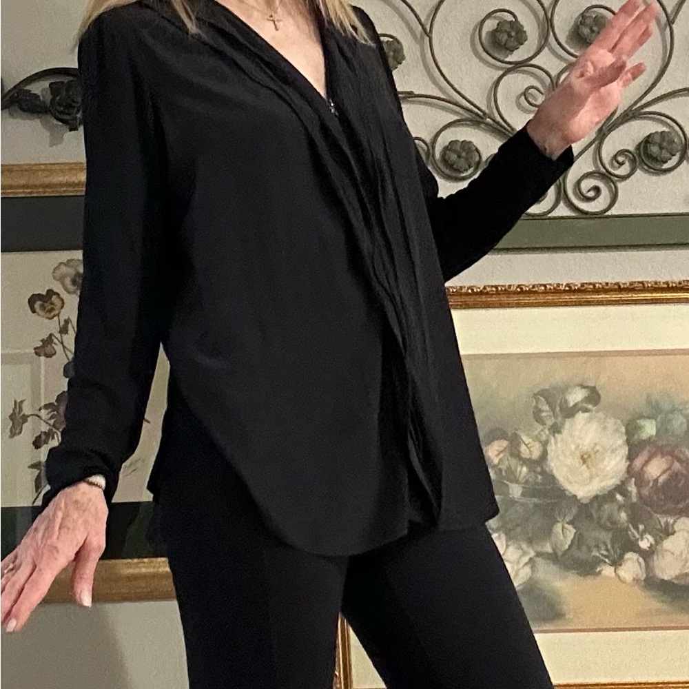 Lola & Sophie Black zip front blouse. Silk front and knit sleeves and back.